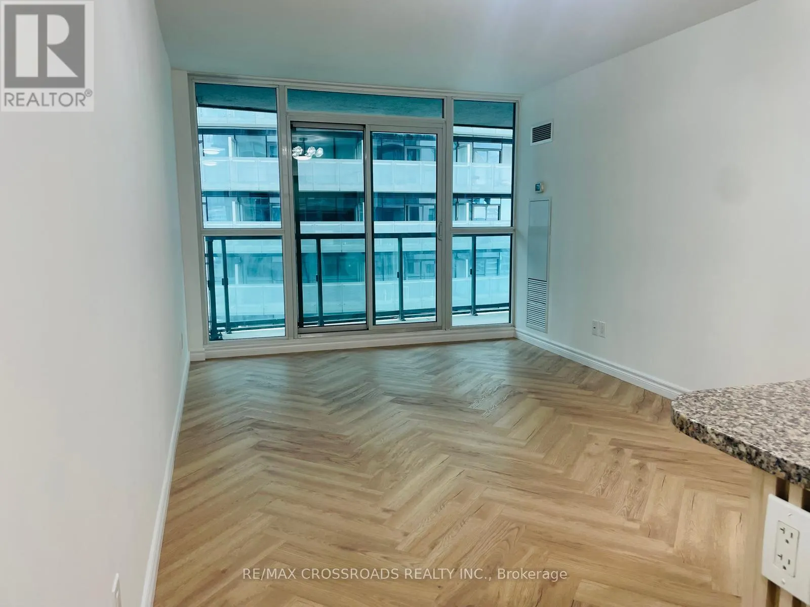 3207 - 19 GRAND TRUNK CRESCENT