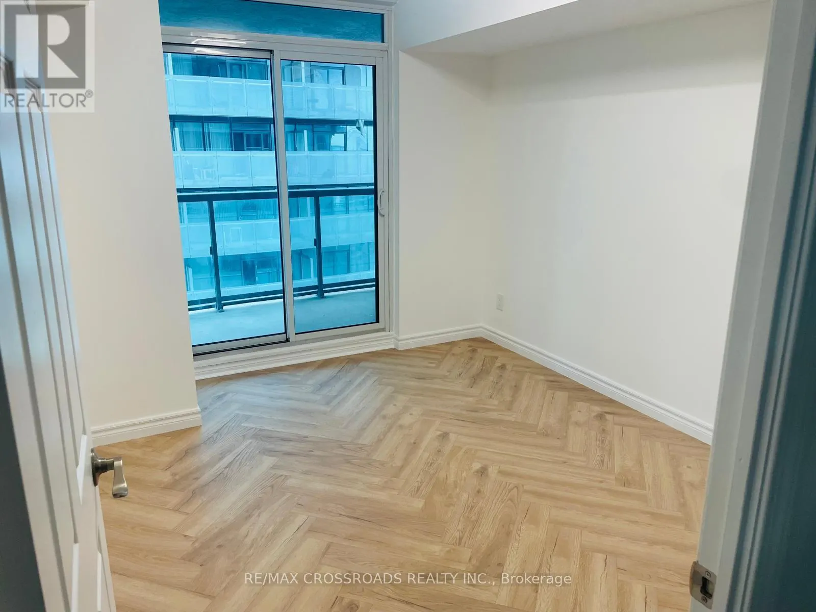 3207 - 19 GRAND TRUNK CRESCENT