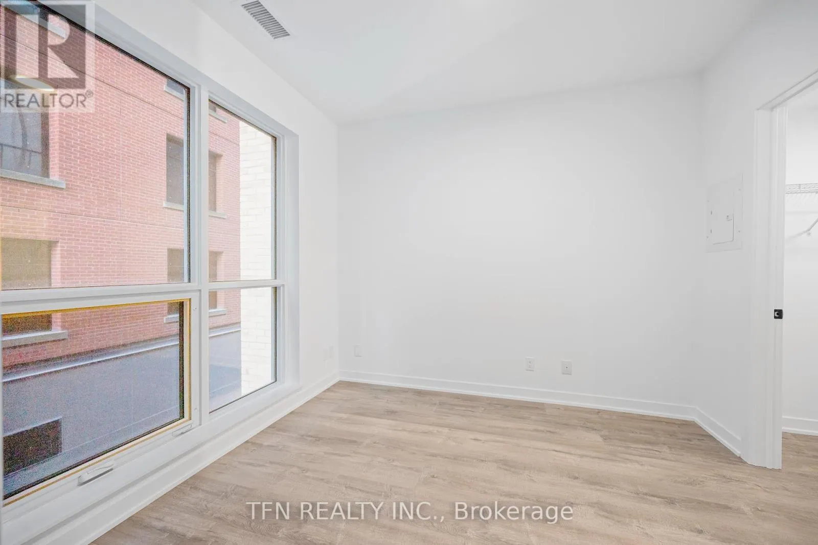 302 - 327 KING STREET W