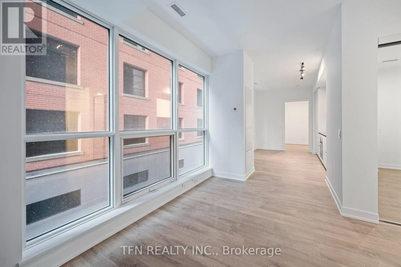 302 - 327 KING STREET W