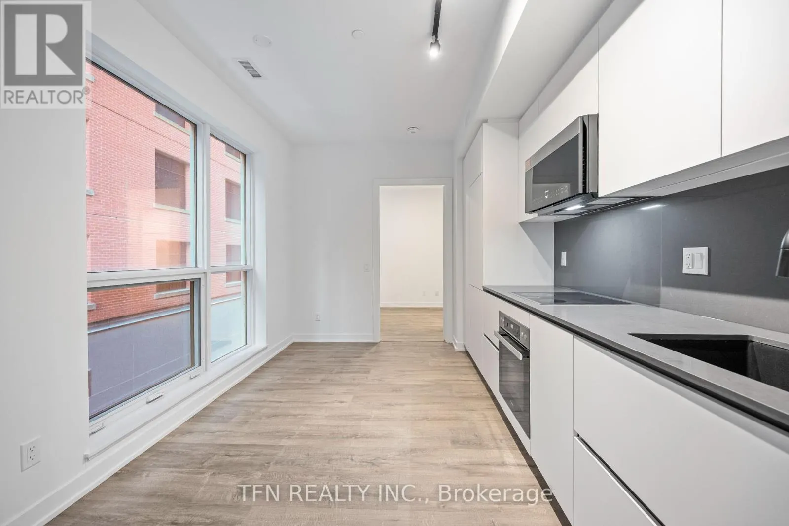 302 - 327 KING STREET W