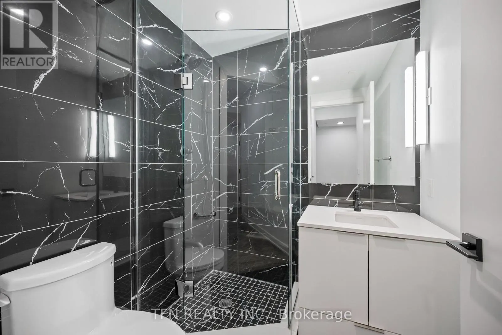 302 - 327 KING STREET W