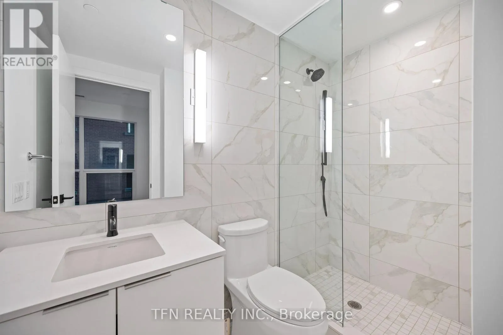 302 - 327 KING STREET W