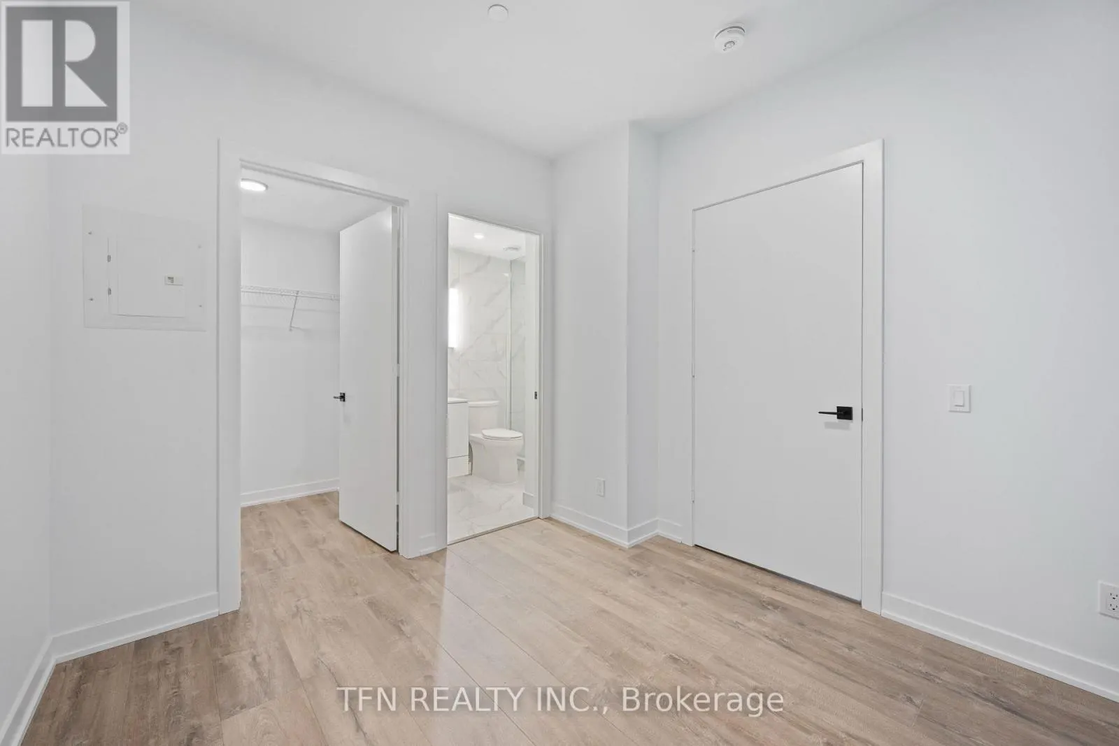 302 - 327 KING STREET W