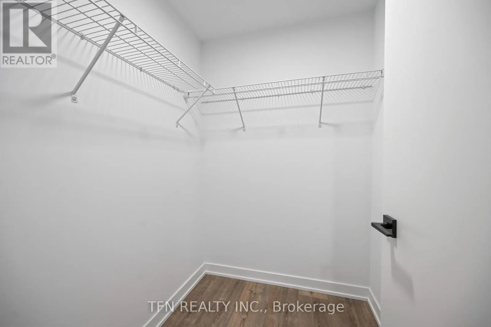 302 - 327 KING STREET W