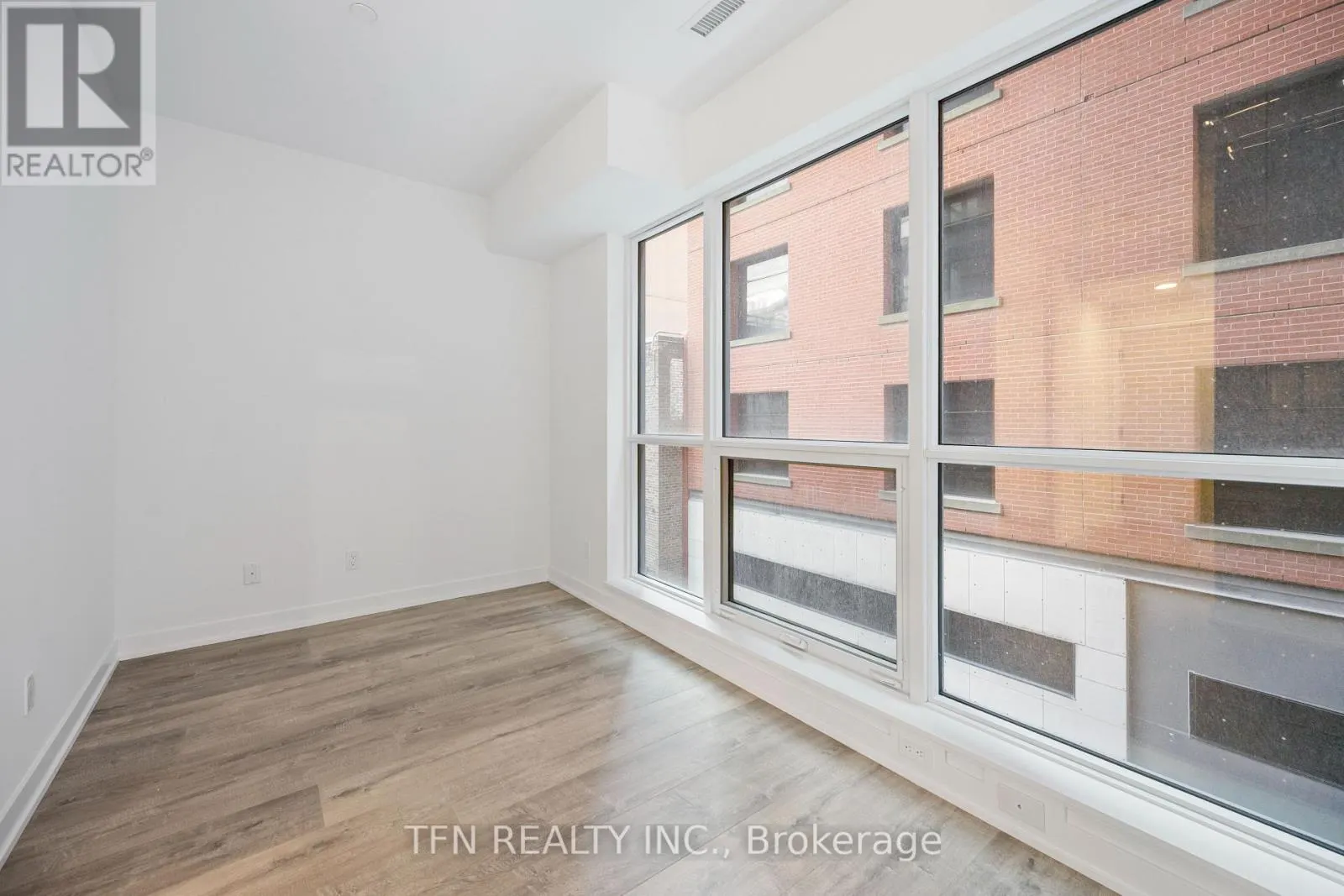 302 - 327 KING STREET W