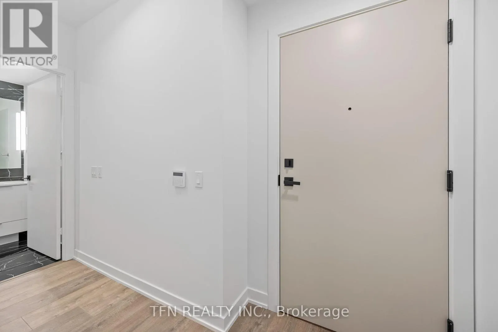 302 - 327 KING STREET W