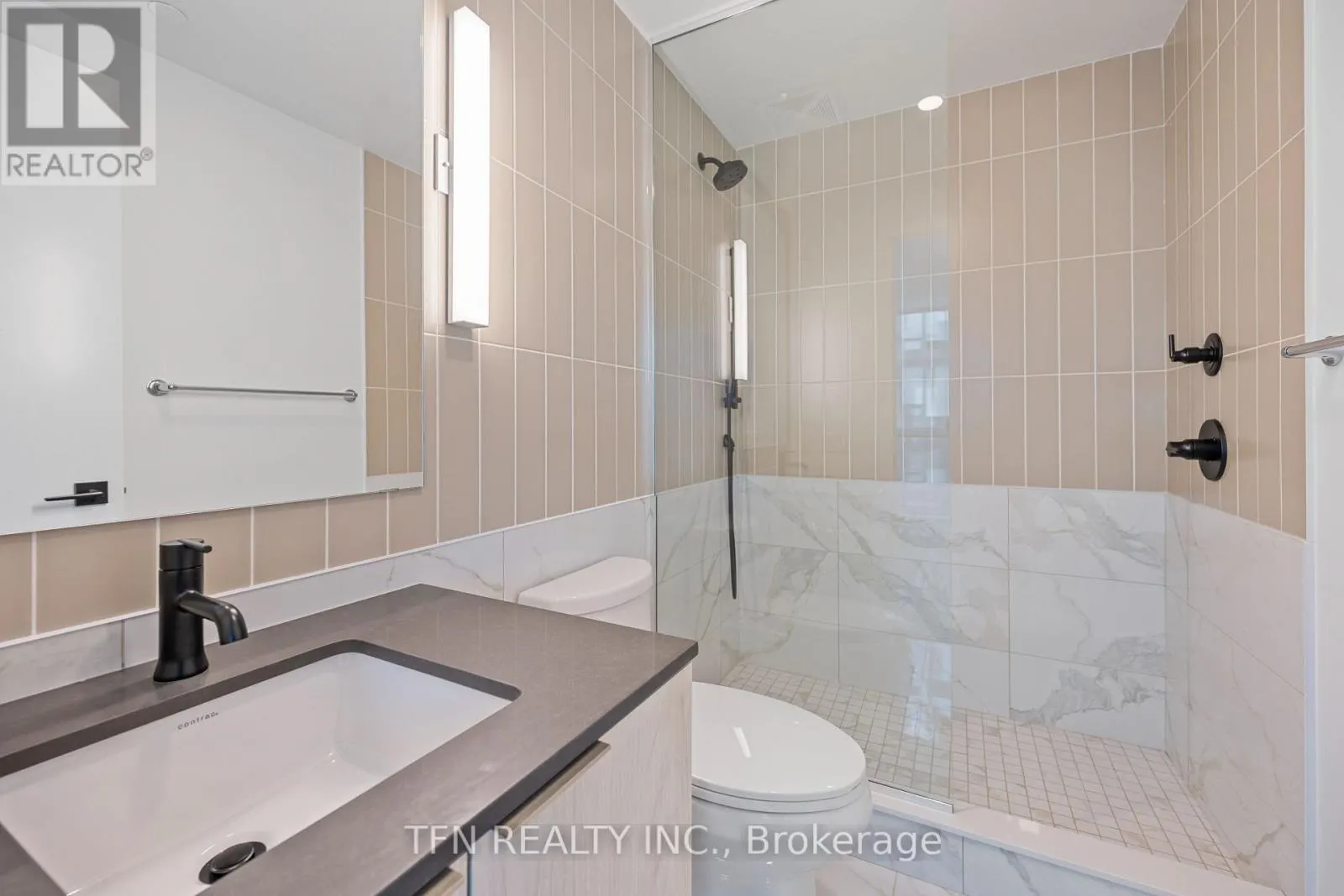 4404 - 327 KING STREET W