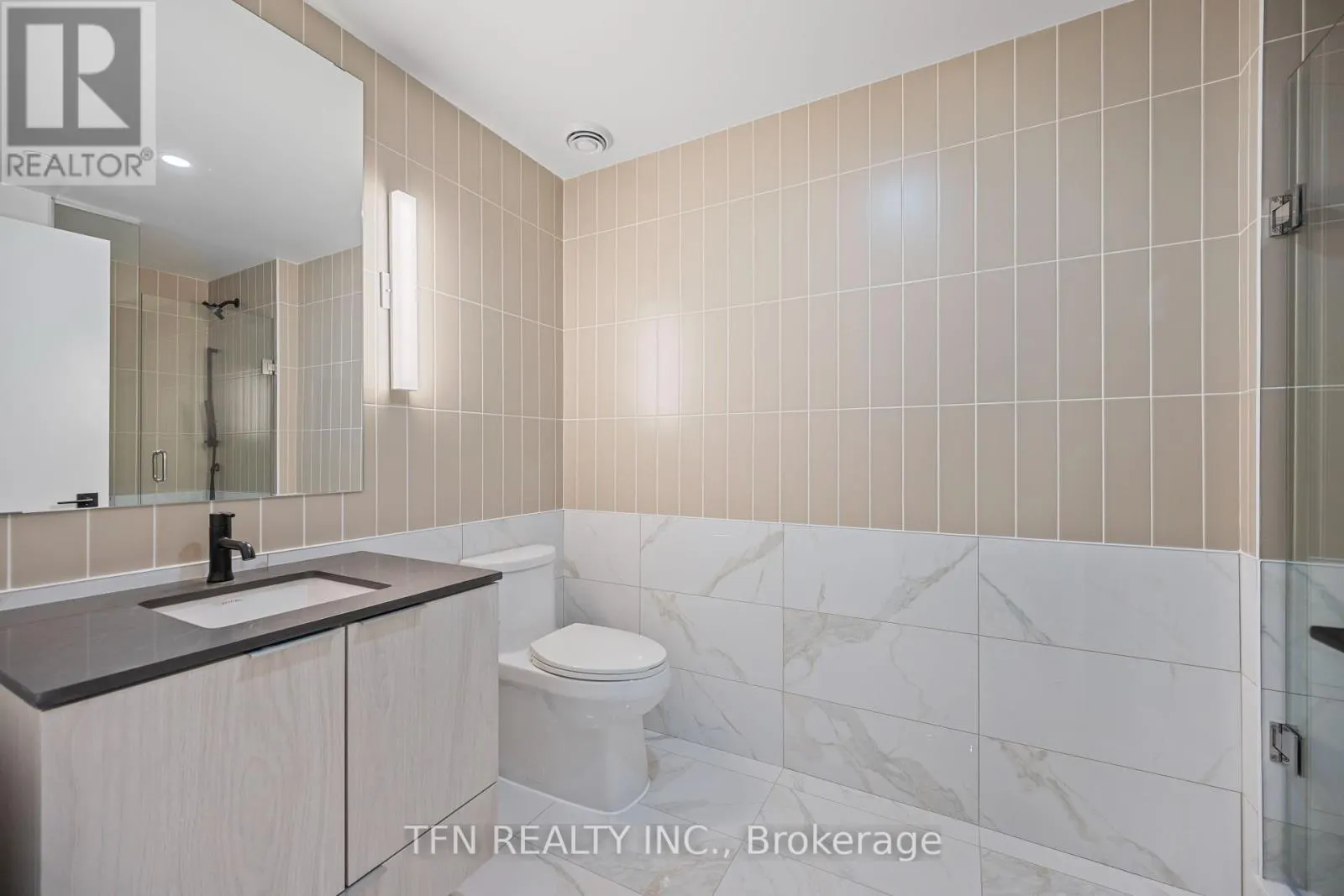 4404 - 327 KING STREET W
