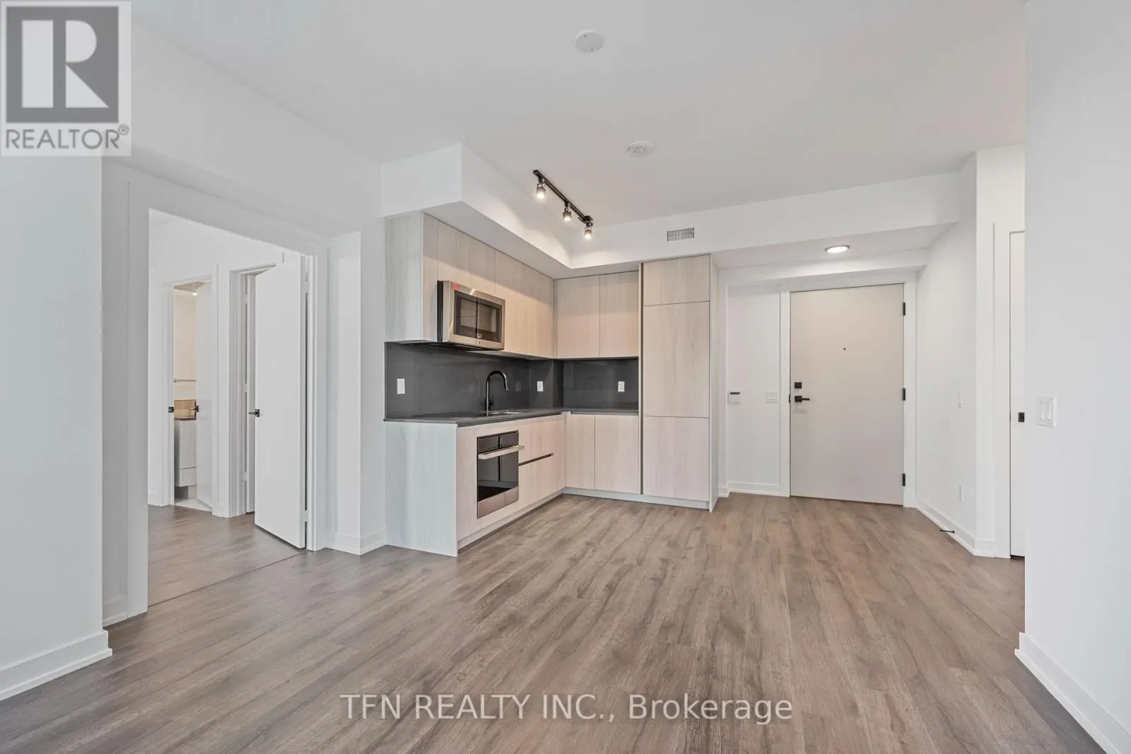 4404 - 327 KING STREET W