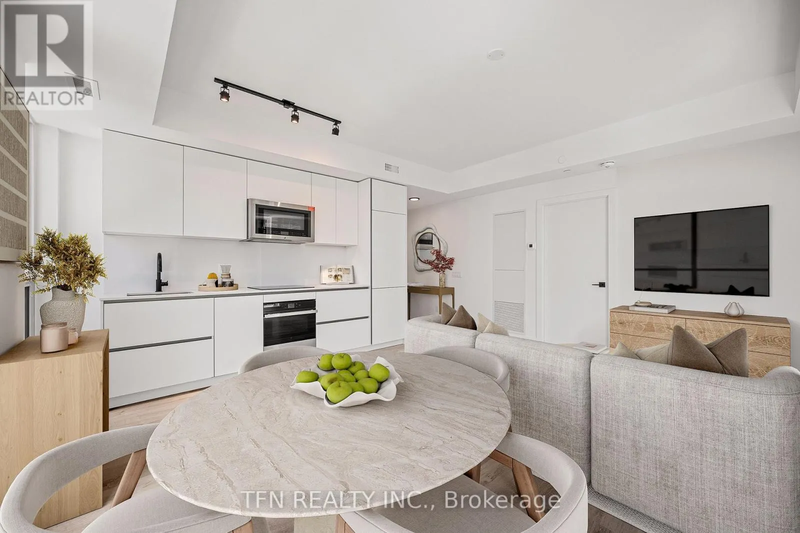 4305 - 327 KING STREET W