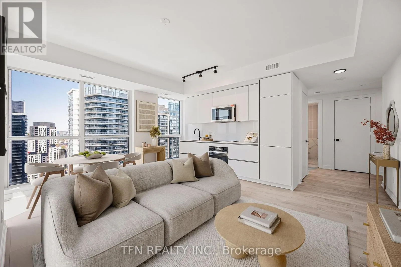 4305 - 327 KING STREET W