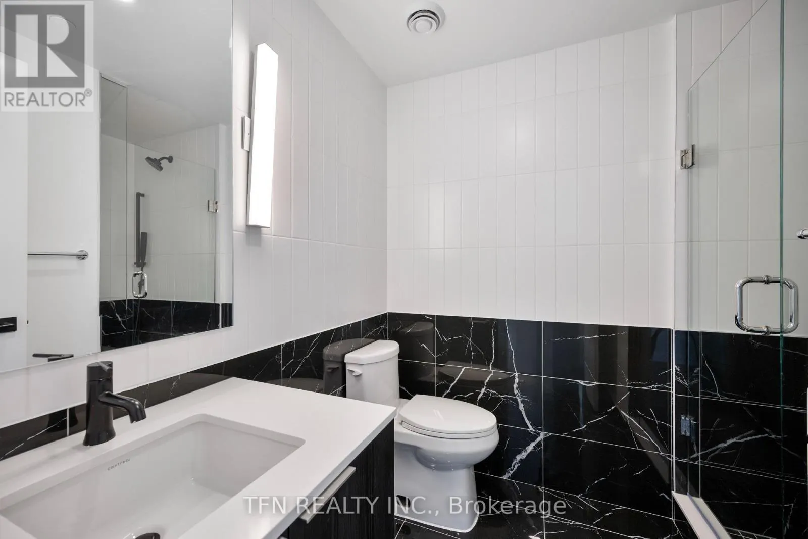 4605 - 327 KING STREET W