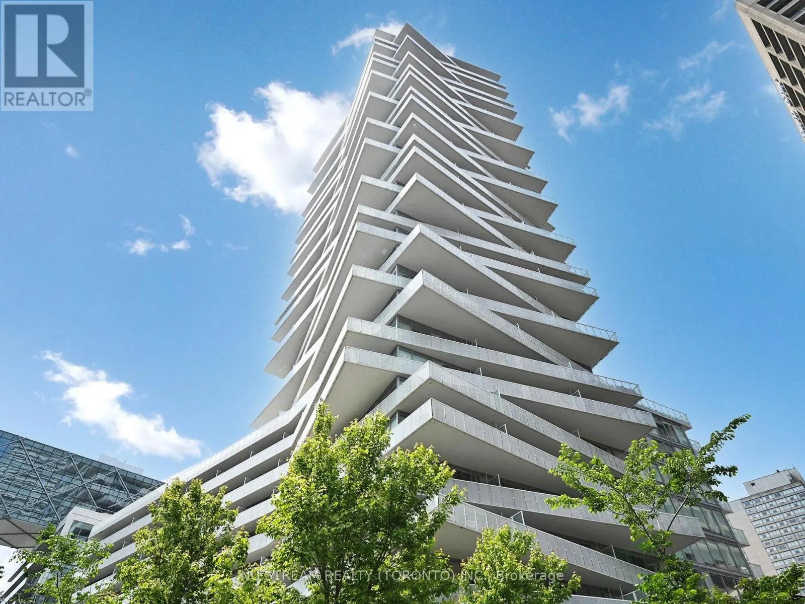 2106 - 15 QUEENS QUAY EAST QUAY E