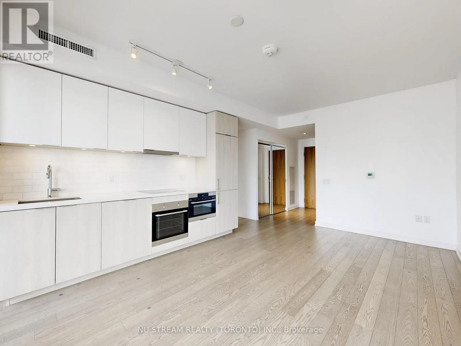 2106 - 15 QUEENS QUAY EAST QUAY E