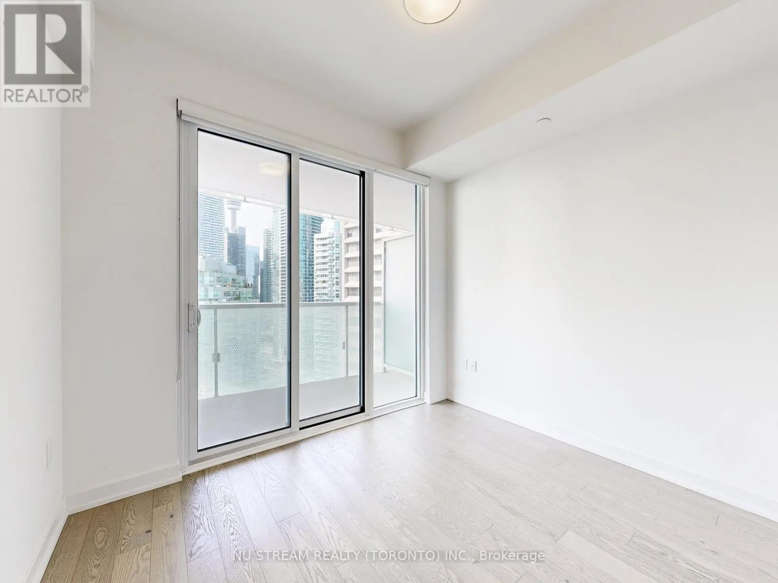 2106 - 15 QUEENS QUAY EAST QUAY E
