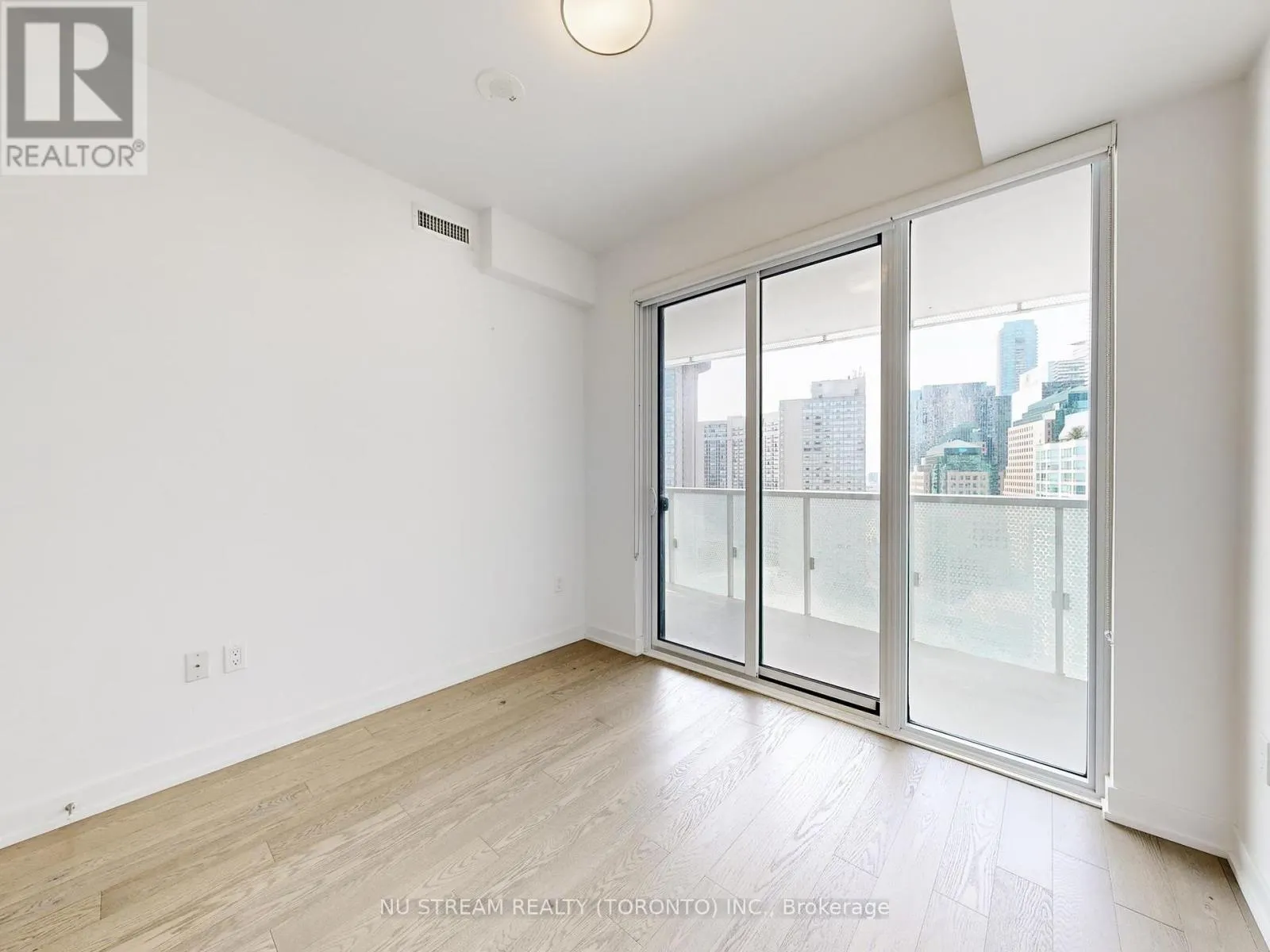 2106 - 15 QUEENS QUAY EAST QUAY E