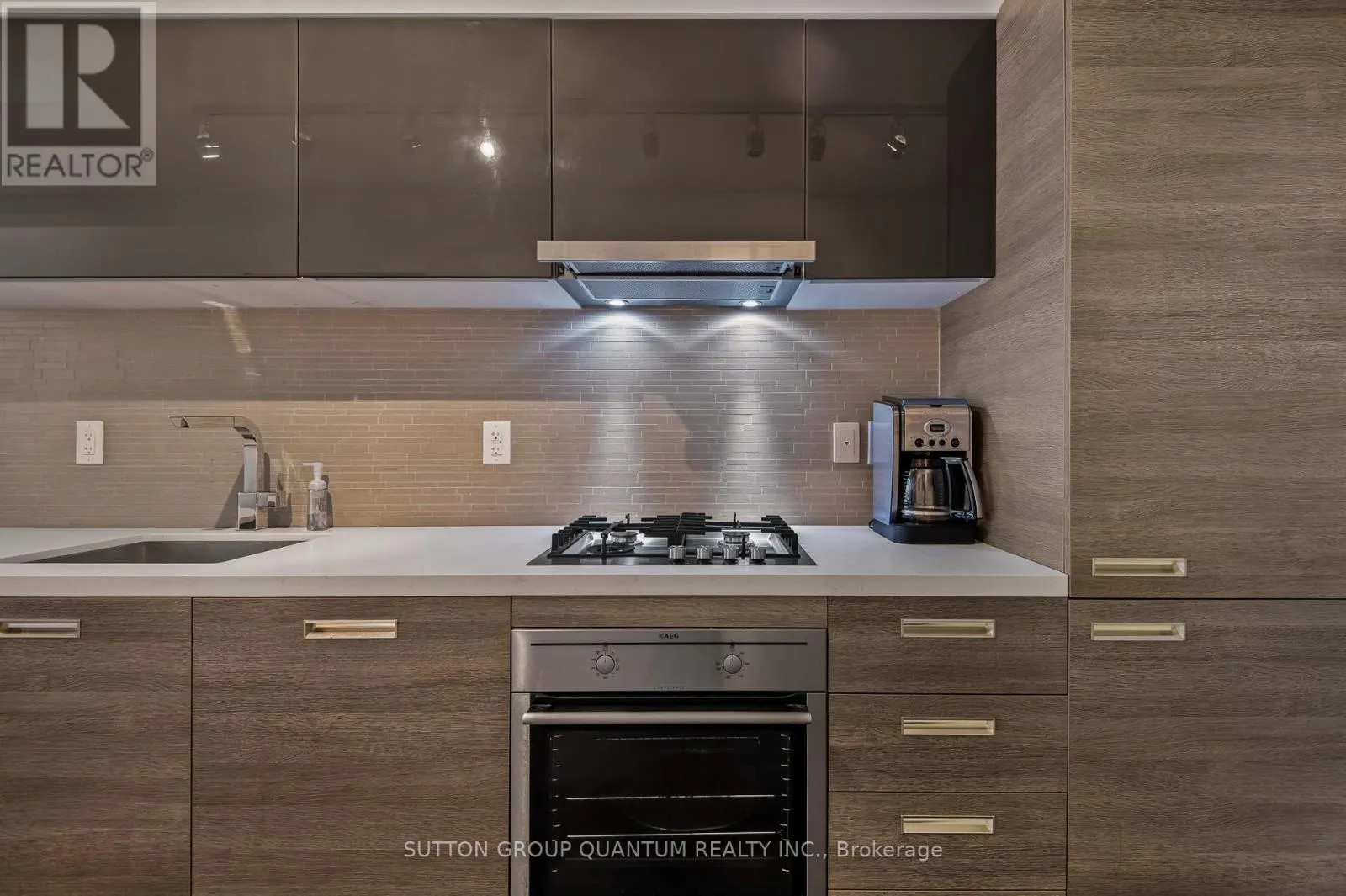 502 - 1239 DUNDAS STREET W