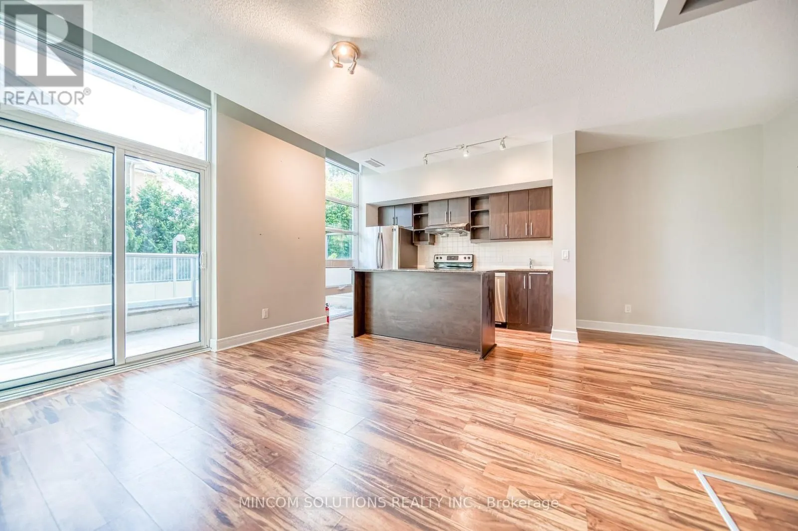 110 - 35 BRIAN PECK CRESCENT