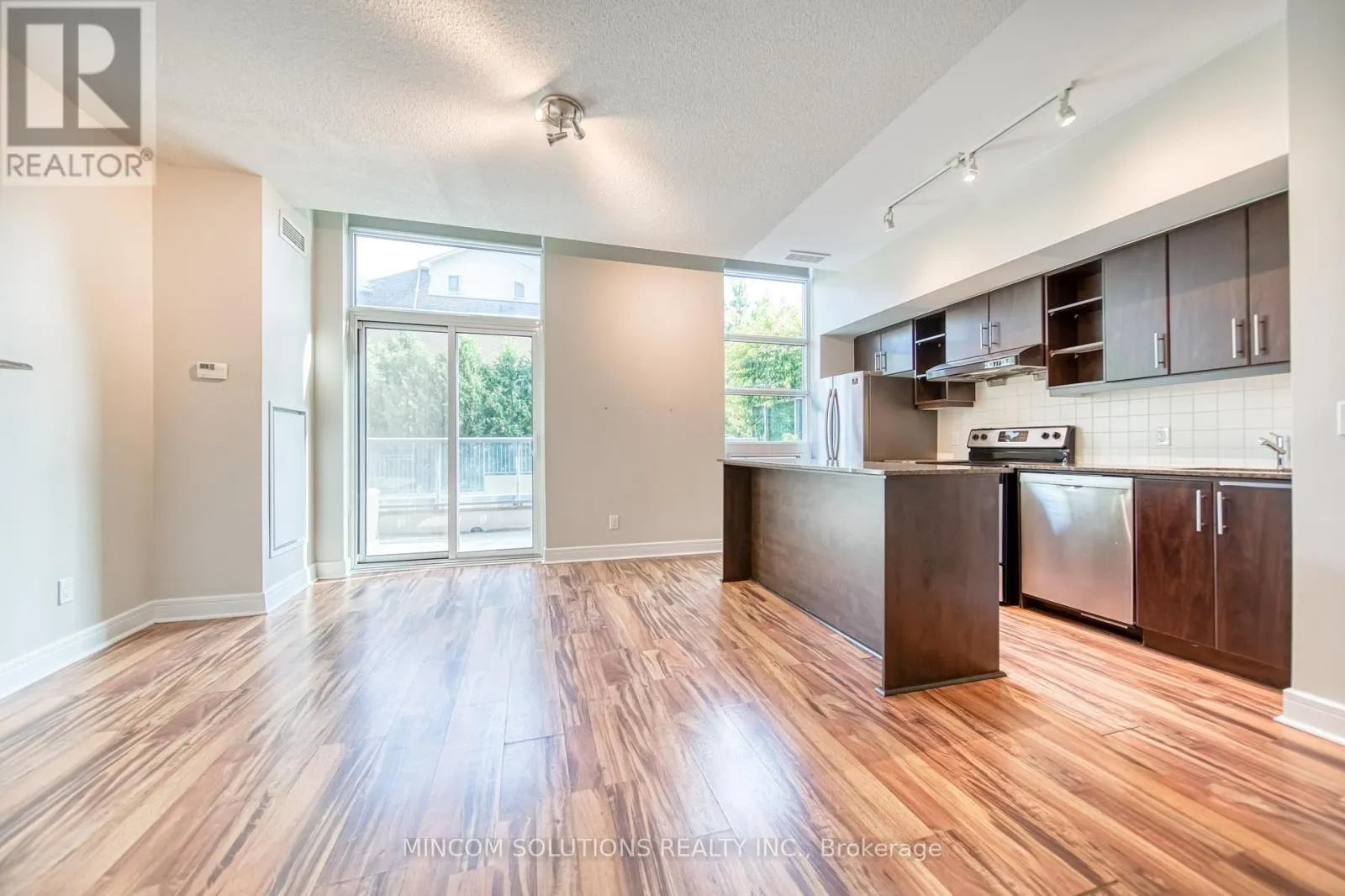 110 - 35 BRIAN PECK CRESCENT