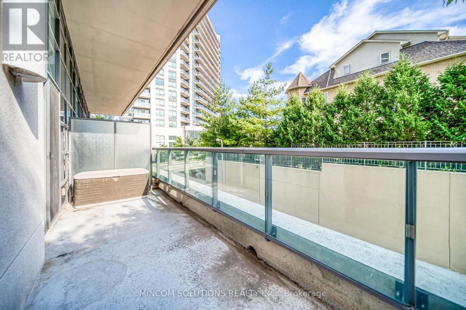 110 - 35 BRIAN PECK CRESCENT