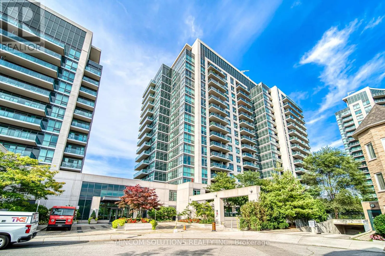 110 - 35 BRIAN PECK CRESCENT