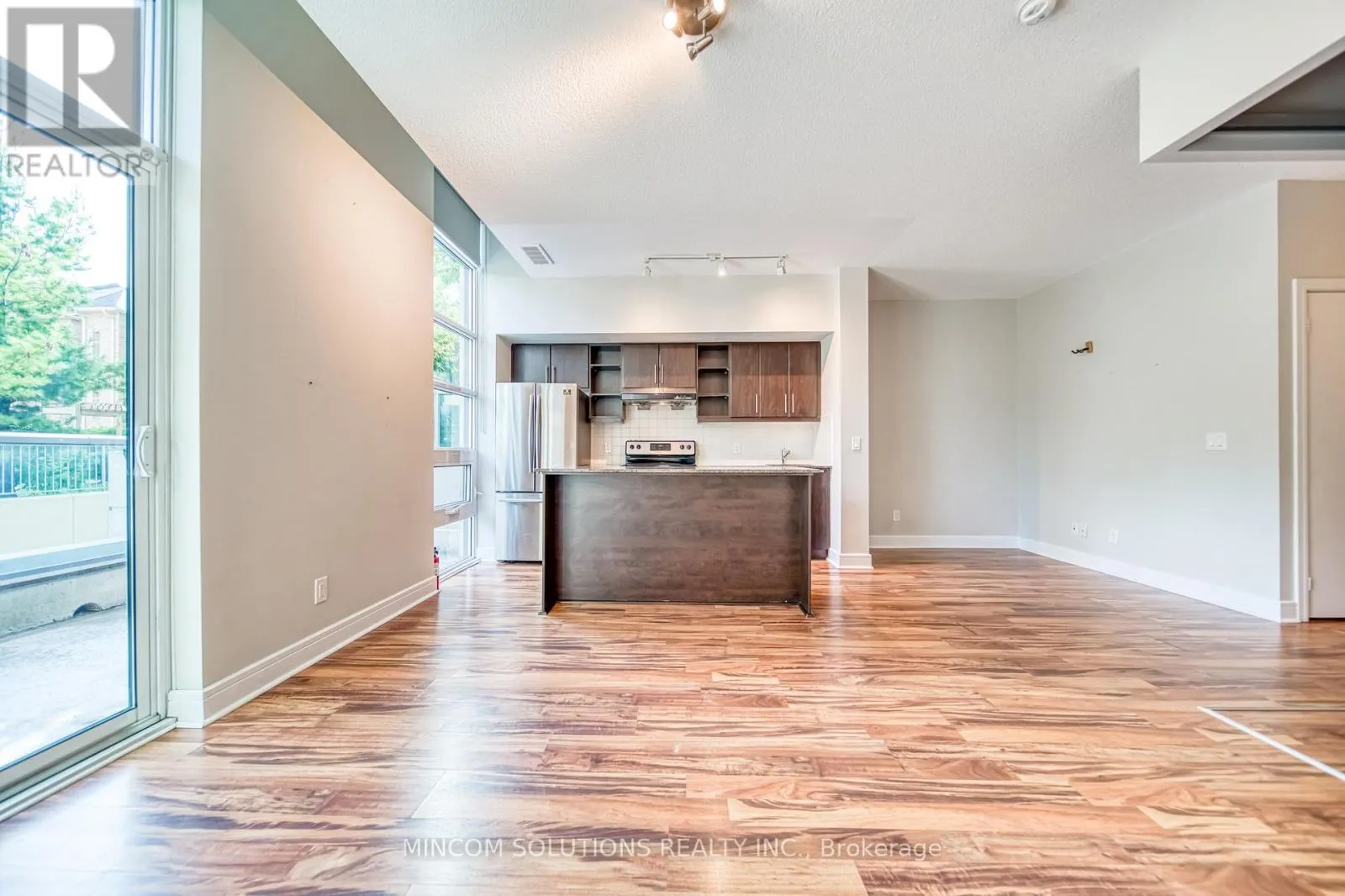 110 - 35 BRIAN PECK CRESCENT