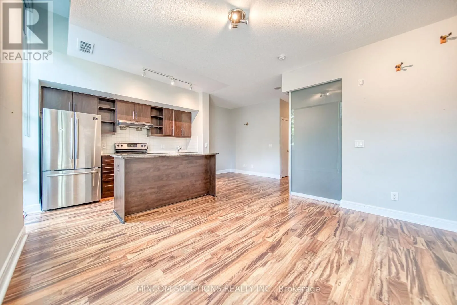 110 - 35 BRIAN PECK CRESCENT