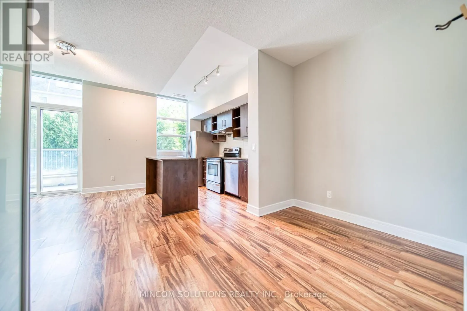 110 - 35 BRIAN PECK CRESCENT