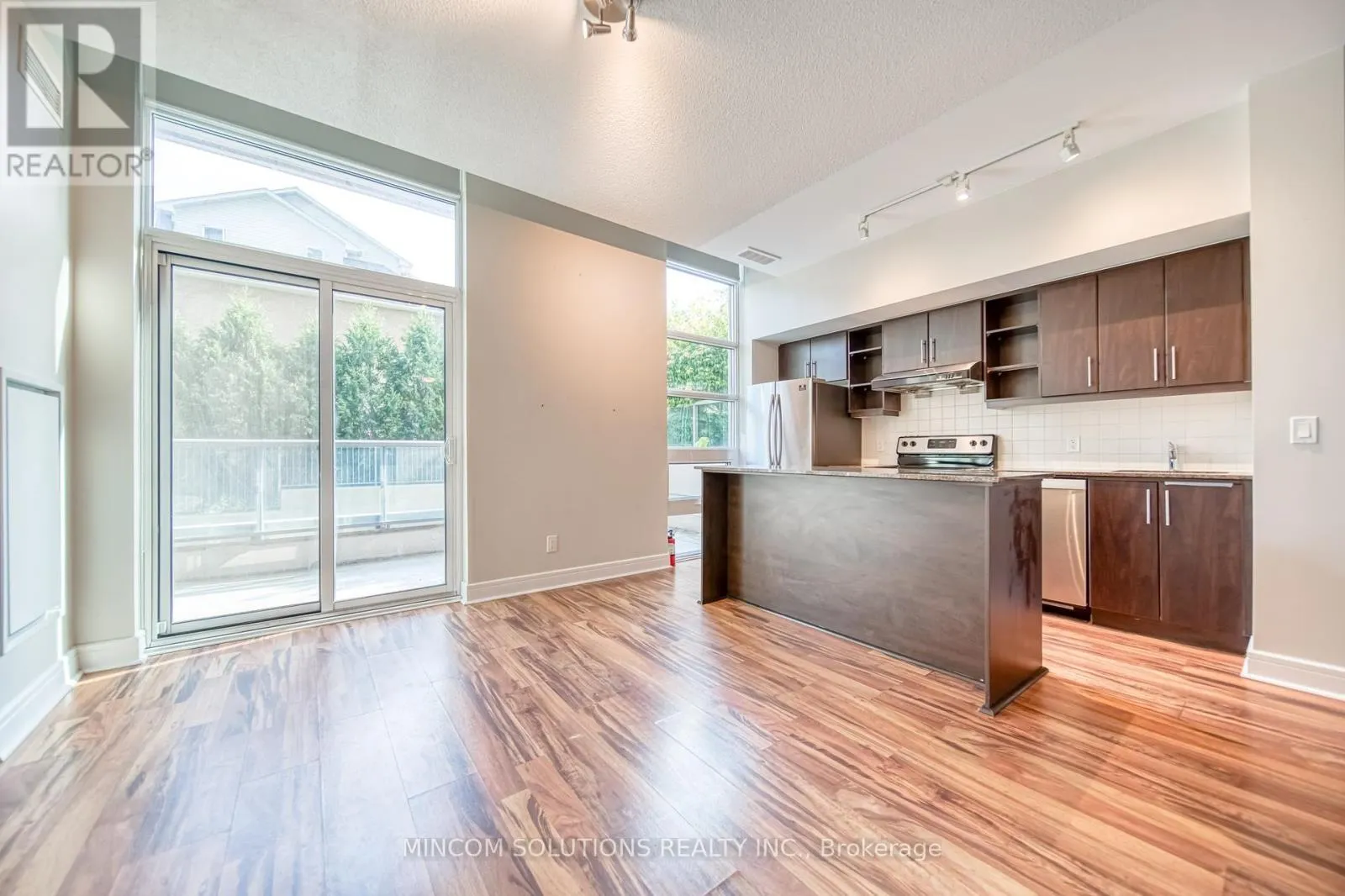 110 - 35 BRIAN PECK CRESCENT