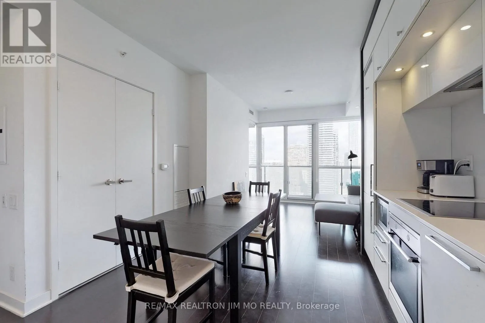 3507 - 15 GRENVILLE STREET