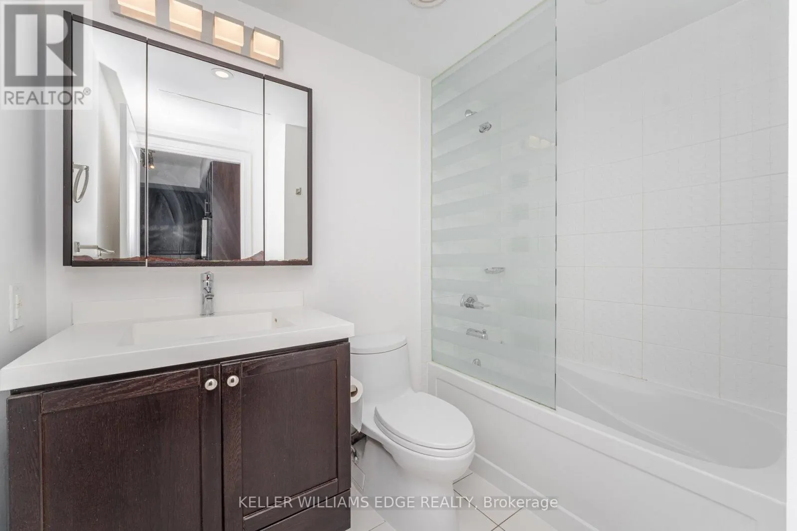 821 - 560 FRONT STREET W
