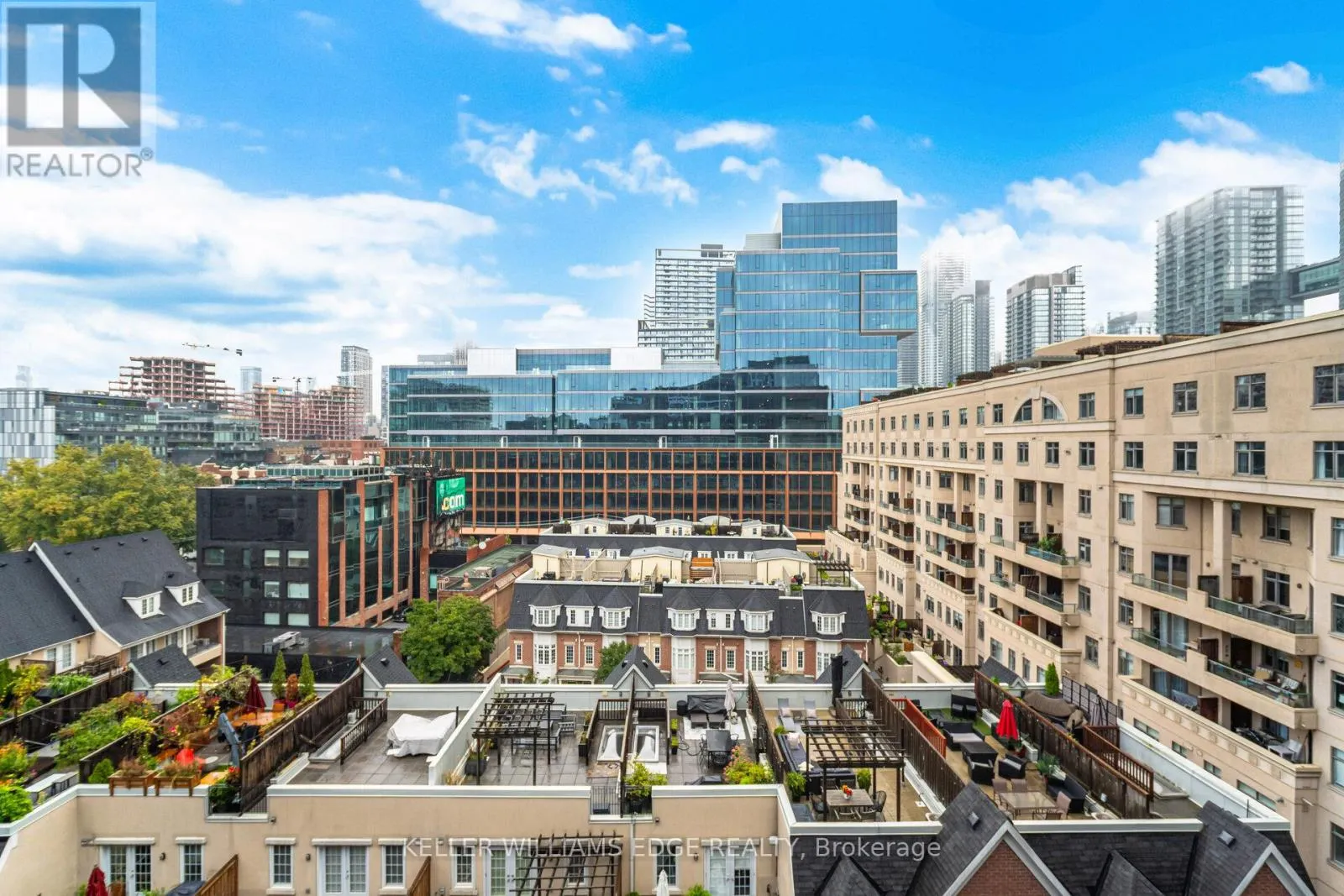 821 - 560 FRONT STREET W