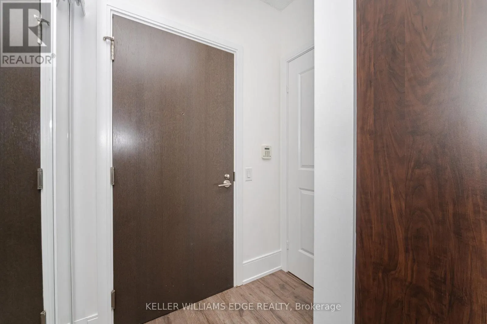 821 - 560 FRONT STREET W