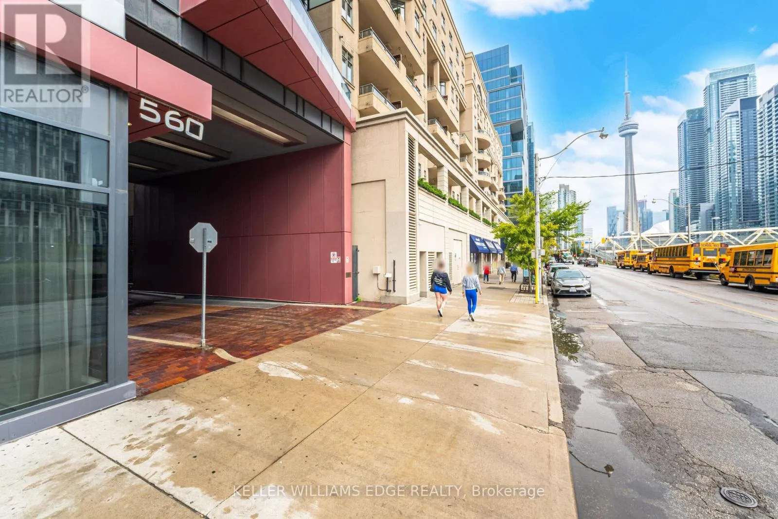 821 - 560 FRONT STREET W