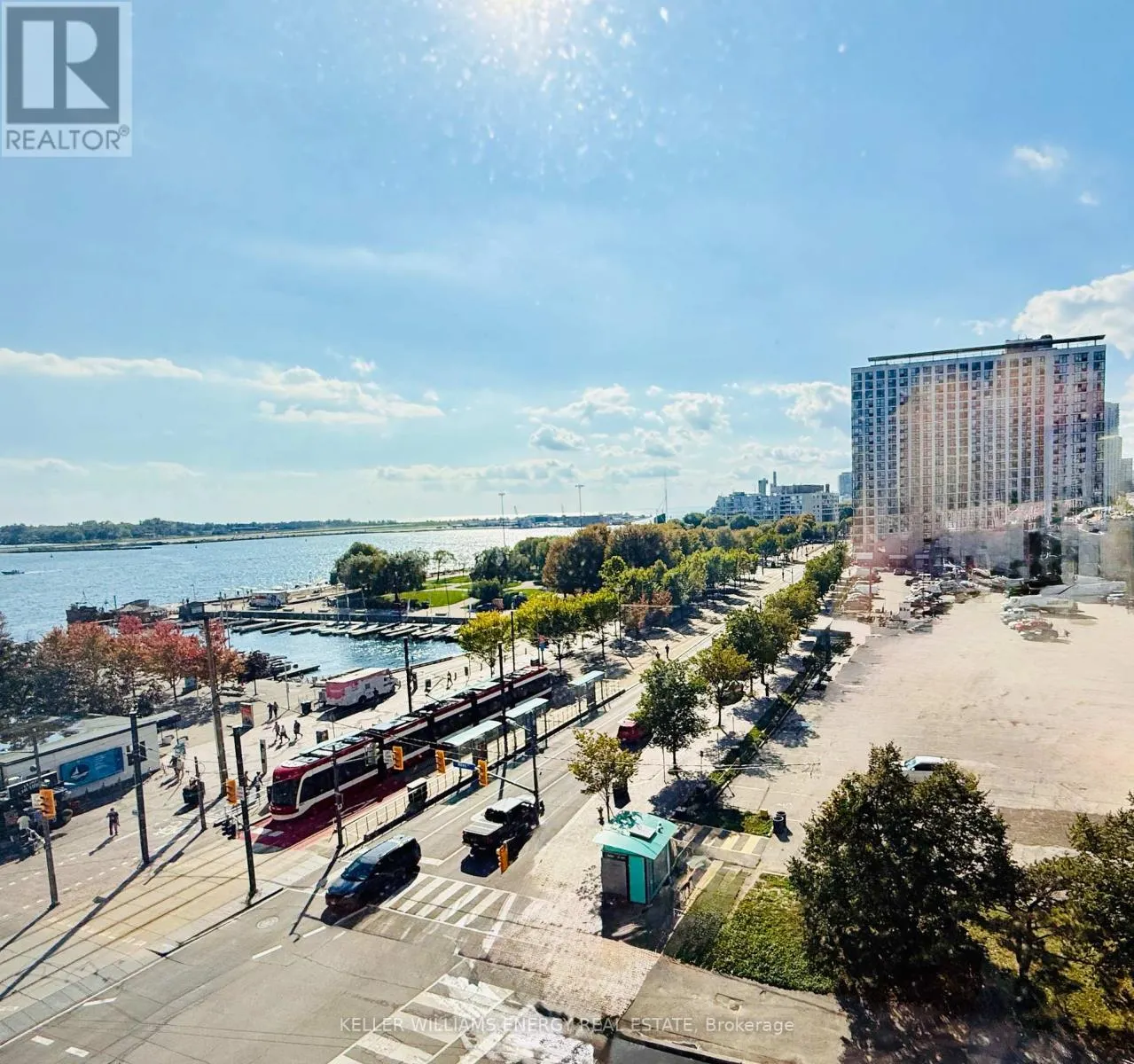 704 - 270 QUEENS QUAY W, #704