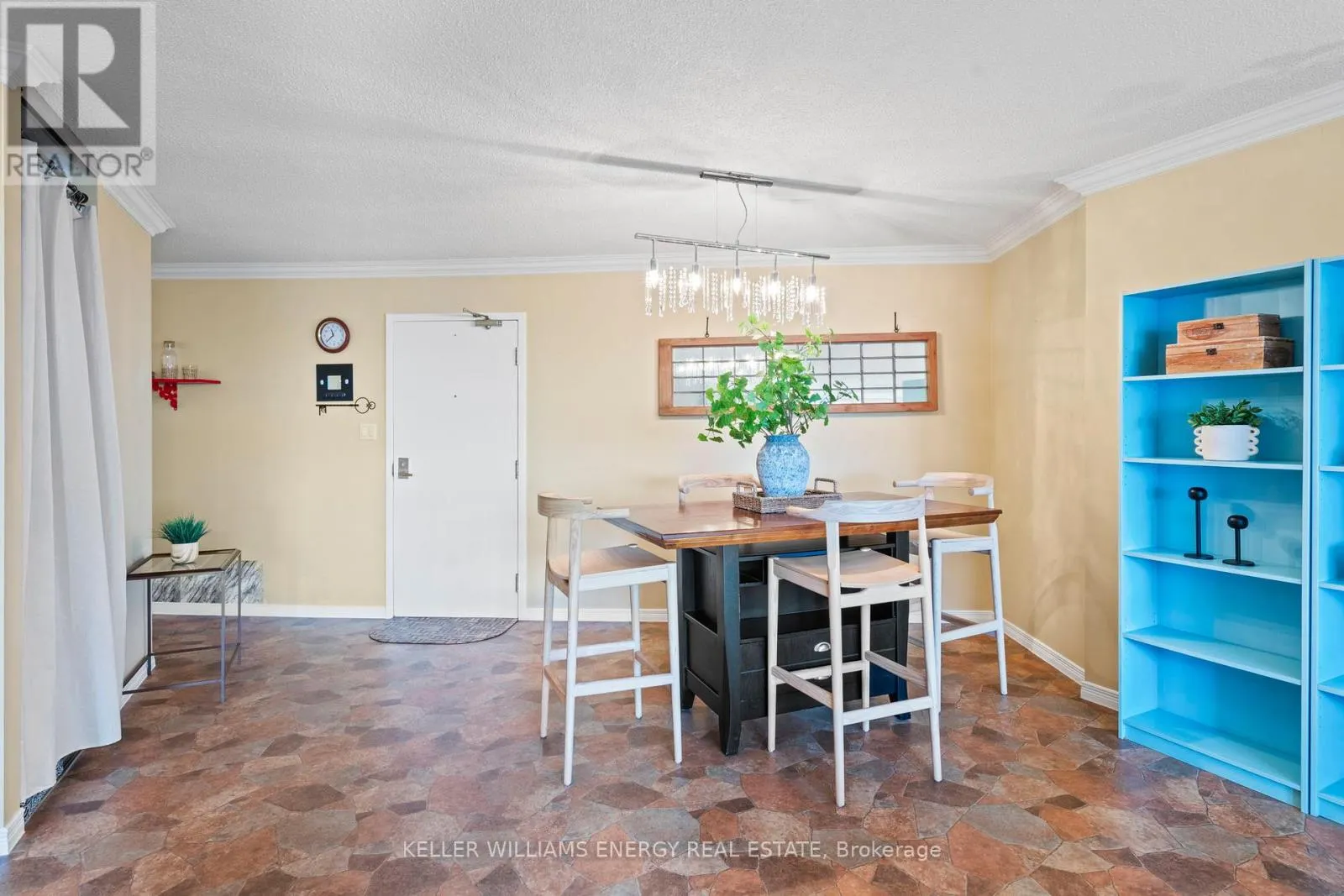 704 - 270 QUEENS QUAY W, #704