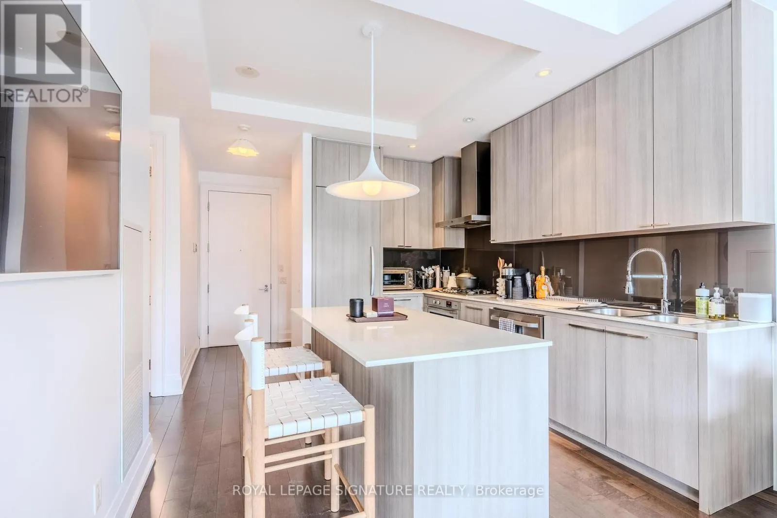 305 - 88 DAVENPORT ROAD