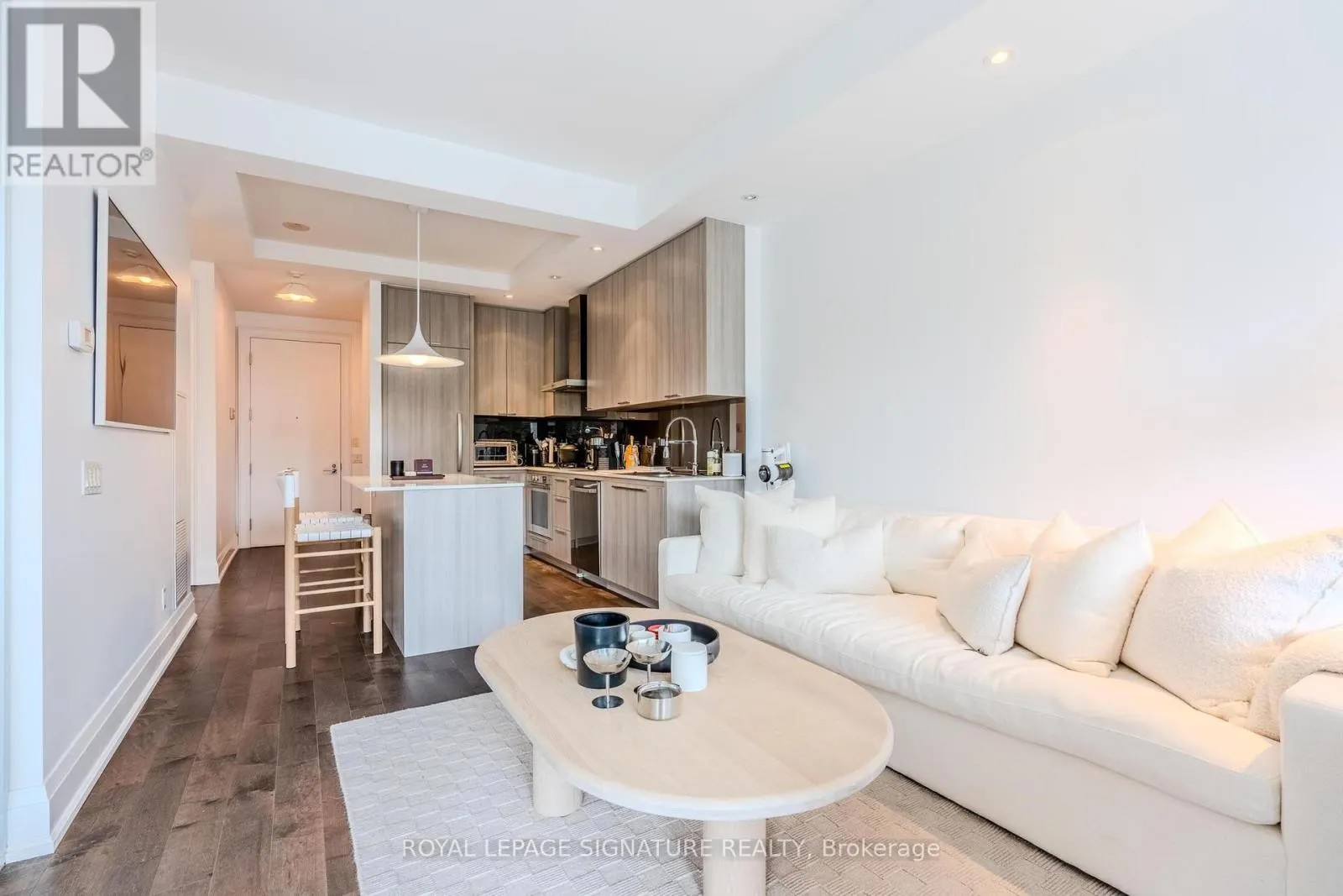 305 - 88 DAVENPORT ROAD