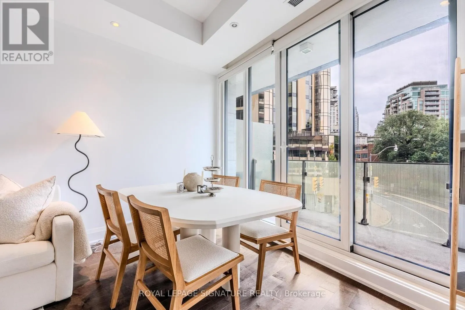 305 - 88 DAVENPORT ROAD