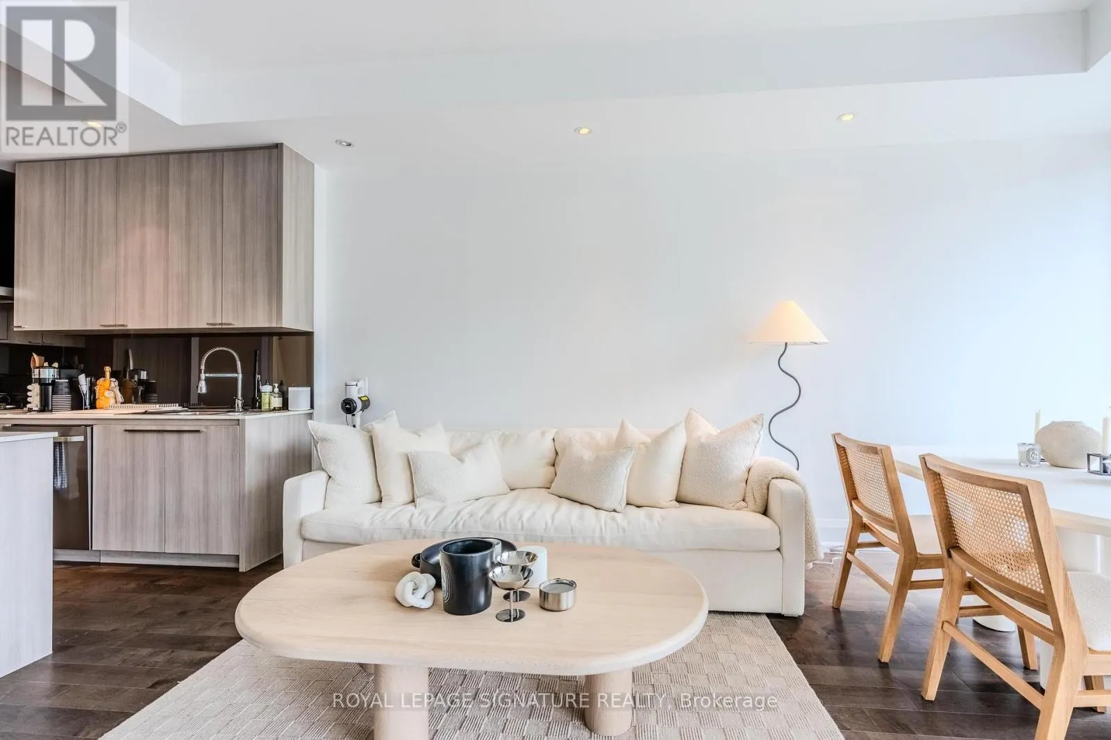 305 - 88 DAVENPORT ROAD