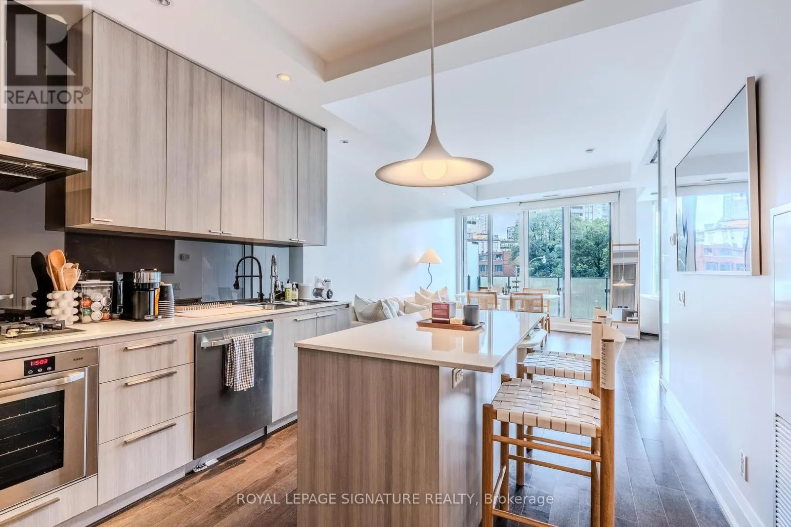305 - 88 DAVENPORT ROAD