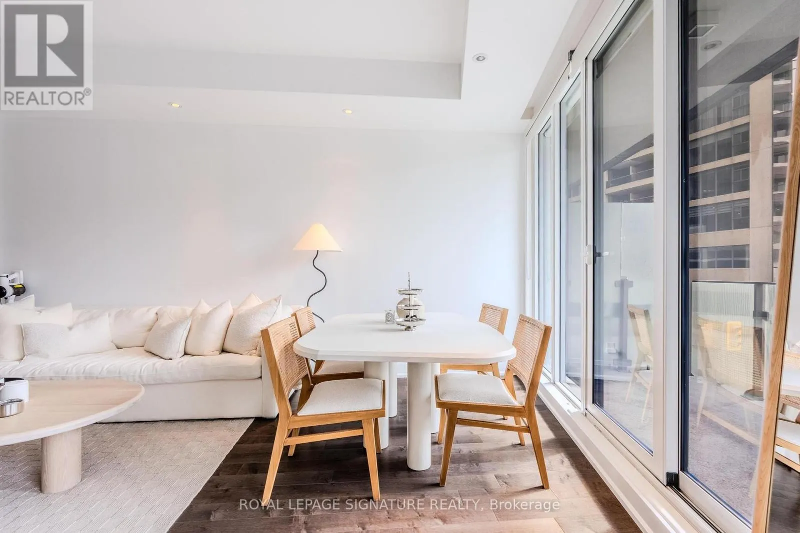 305 - 88 DAVENPORT ROAD