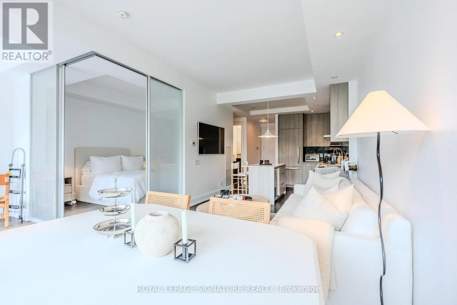 305 - 88 DAVENPORT ROAD