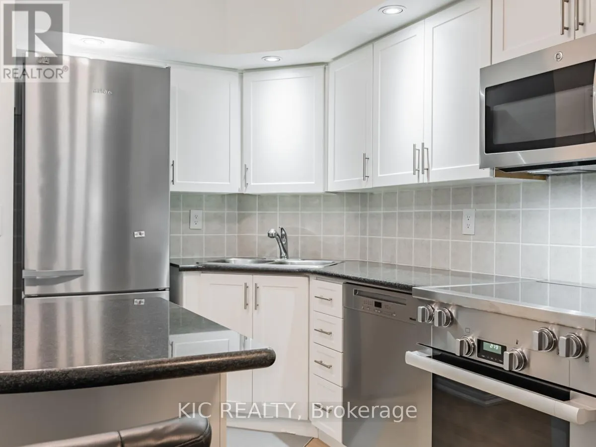 1727 - 250 WELLINGTON STREET W