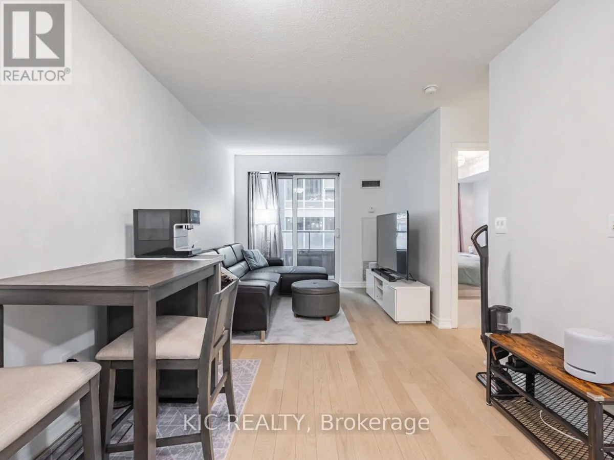 1727 - 250 WELLINGTON STREET W