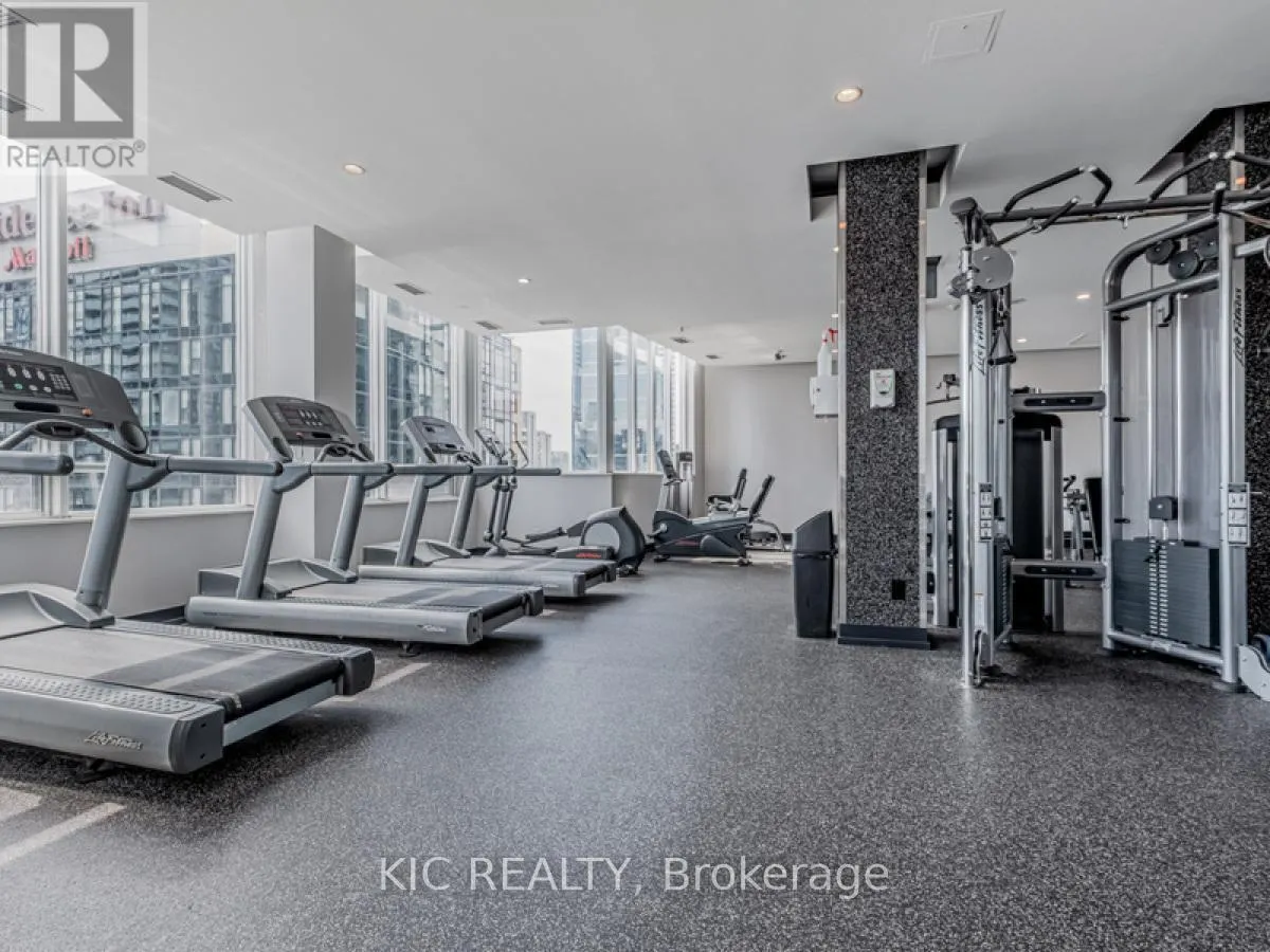 1727 - 250 WELLINGTON STREET W
