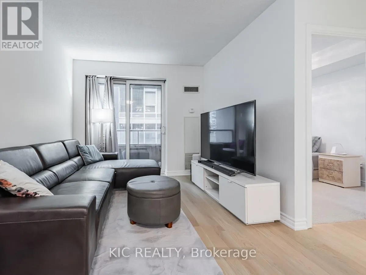 1727 - 250 WELLINGTON STREET W