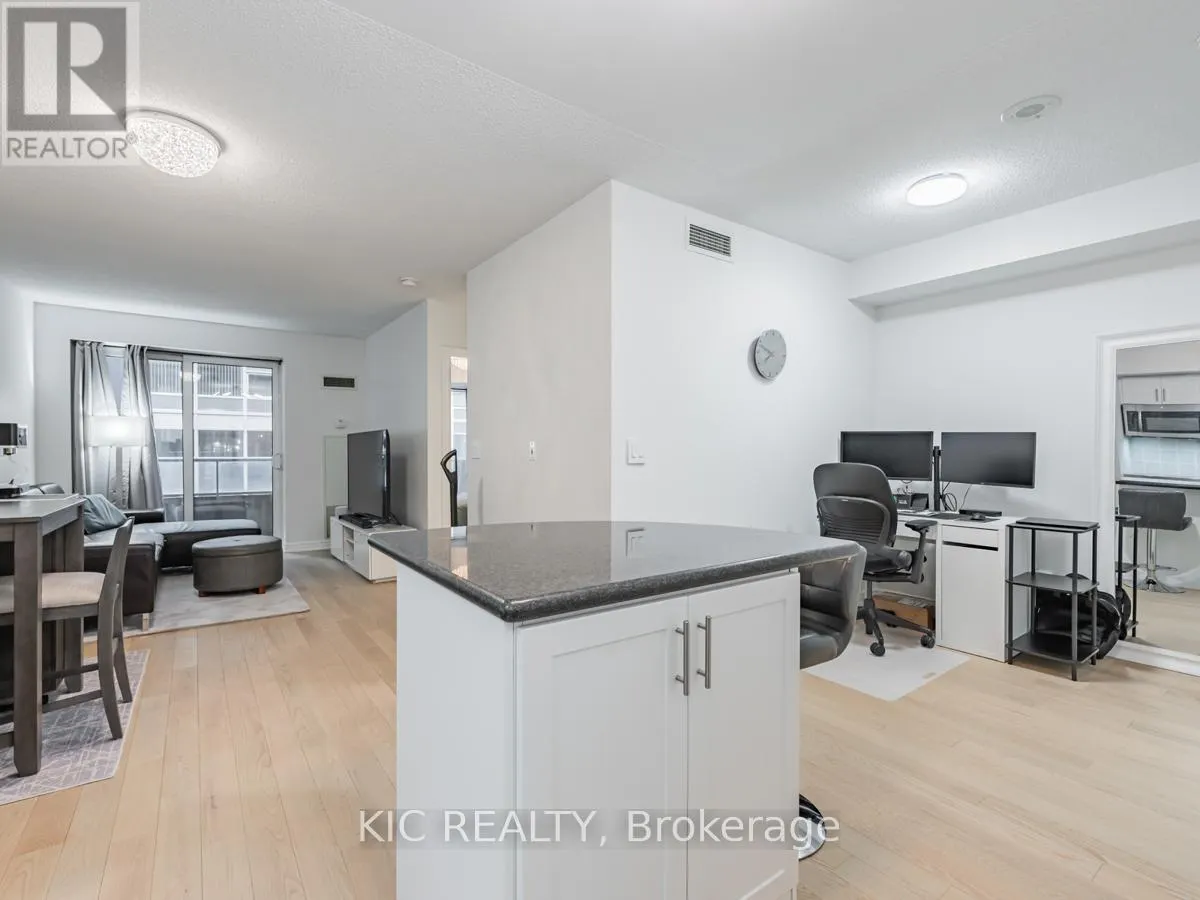 1727 - 250 WELLINGTON STREET W