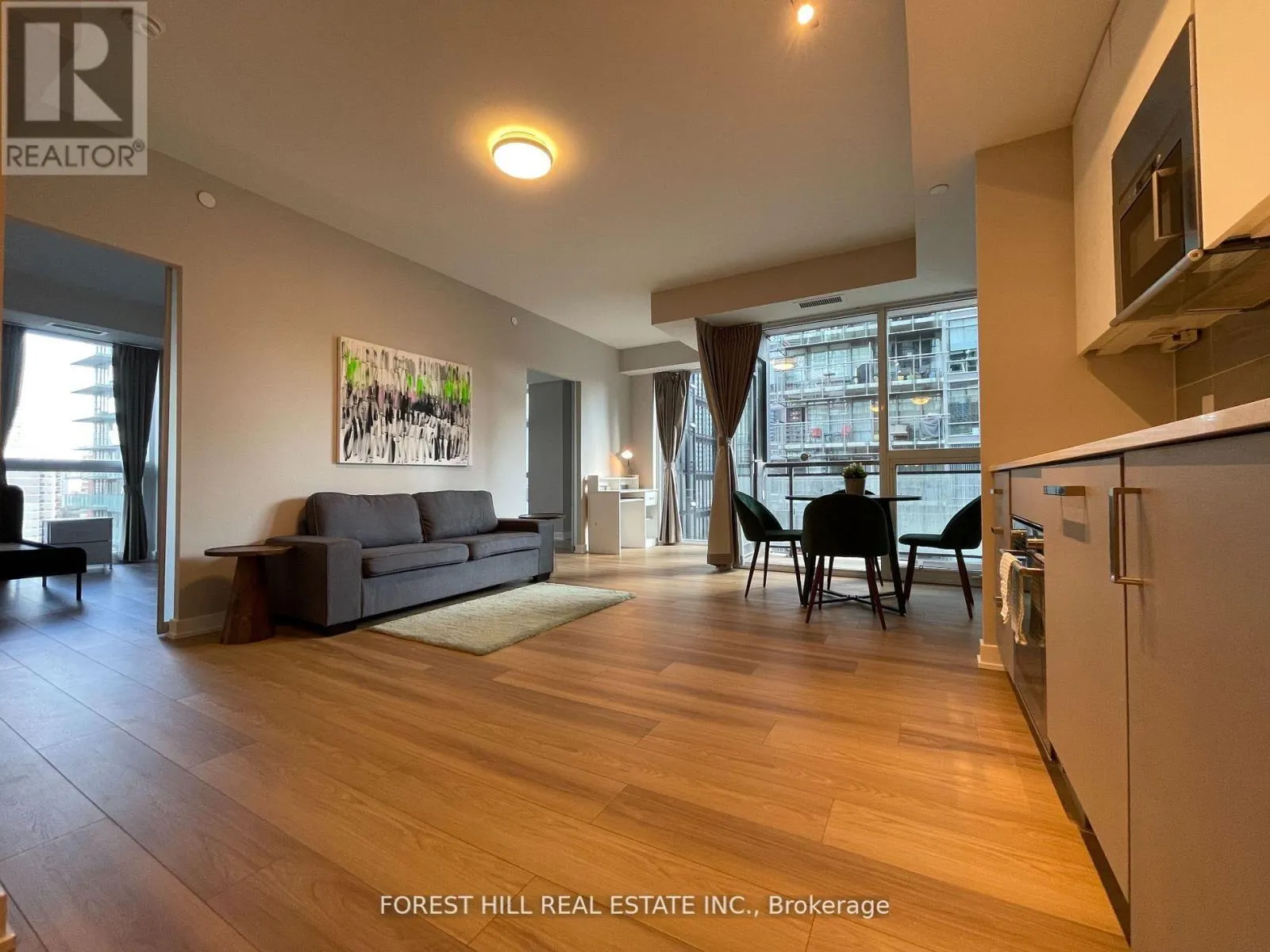 908 - 17 DUNDONALD STREET